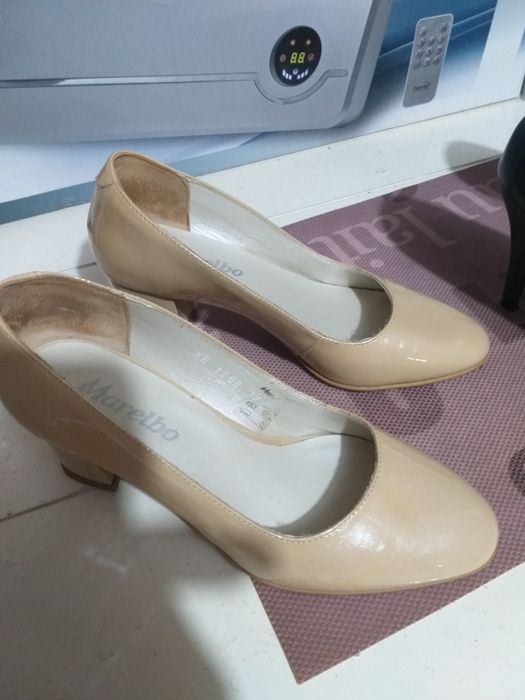 Pantofi Negri si Crem nr 37