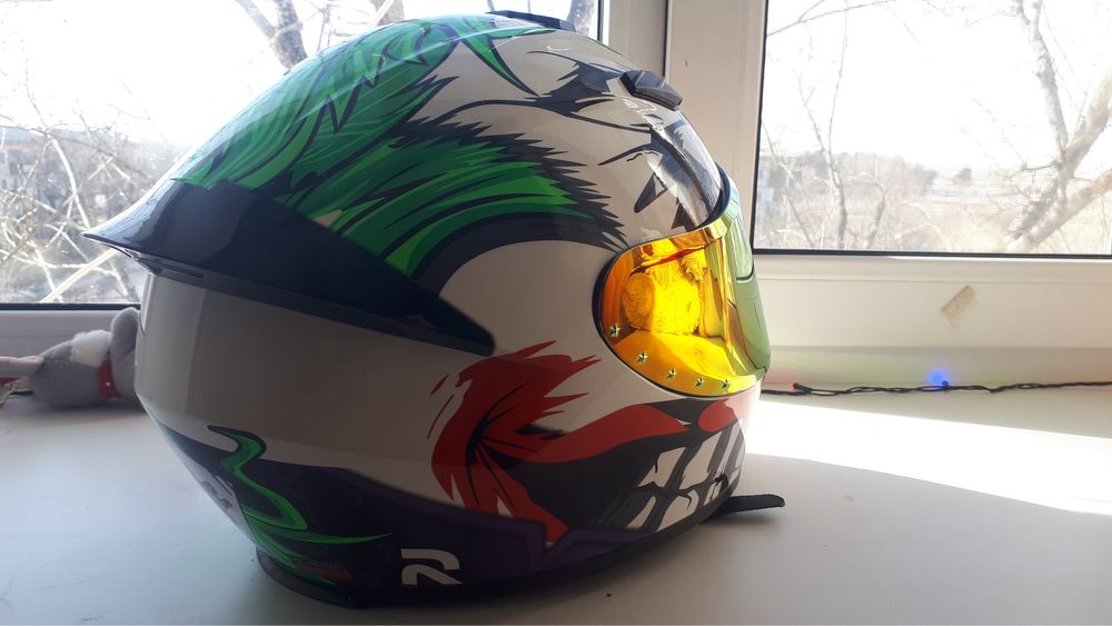 Продам мото шлем.