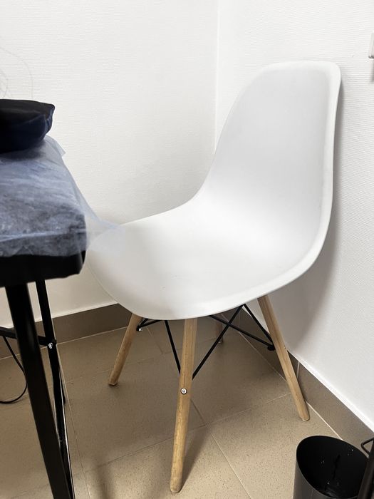 Зеркало, кулер, комод, стулья