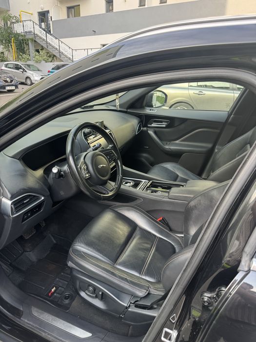 Jaguar F-Pace 180 CP Automat / Trapă panoramică/ Piele / Primul proprietar în România