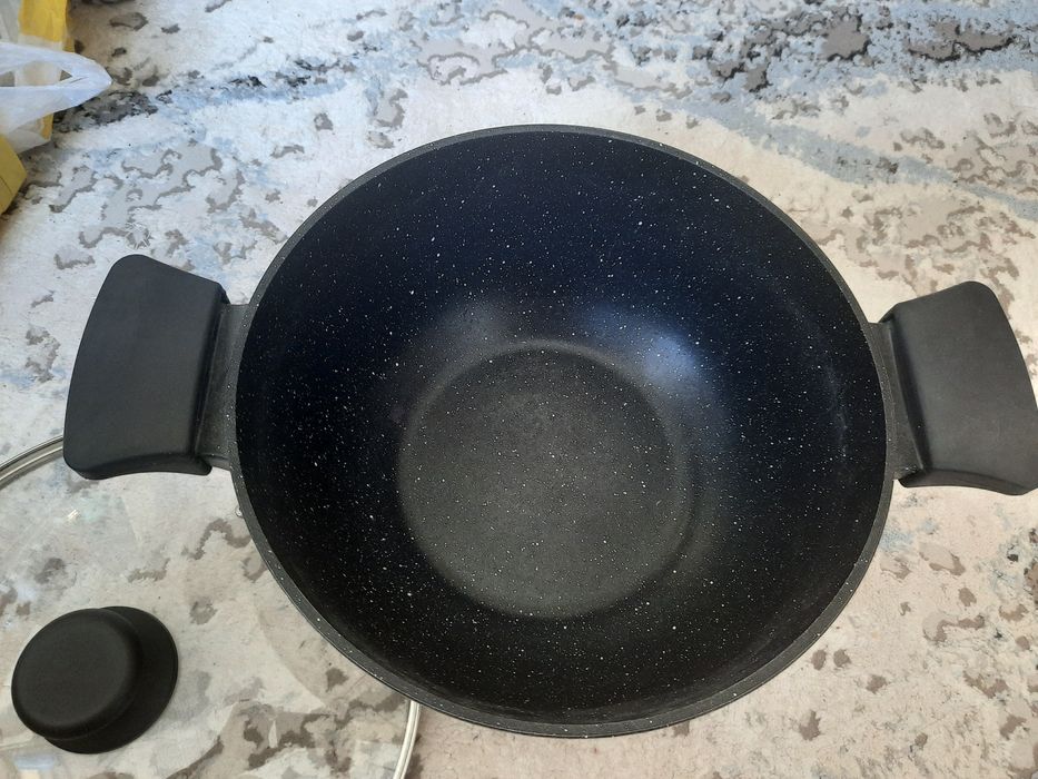 Продам казан с крышкой