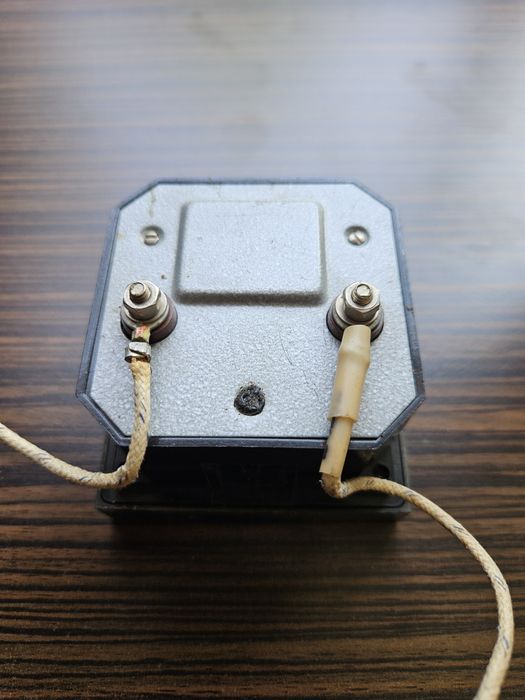 Продават се волтмери