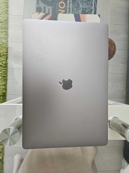MacBook Pro 16 inch 2019 - Intel i7 / 32GB RAM / 512GB SSD / Placa Video Dedicata