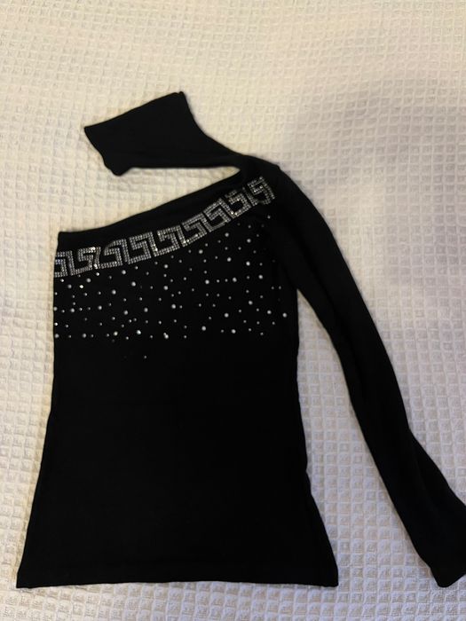 Продавам блуза за празничен повод