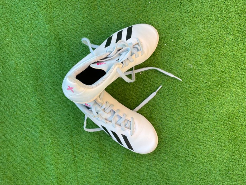 Adidasi fotbal copii