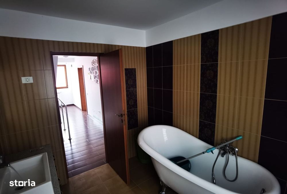 Navodari - Vila D+P+2 +T - ideală pt 2 familii sau ca Business