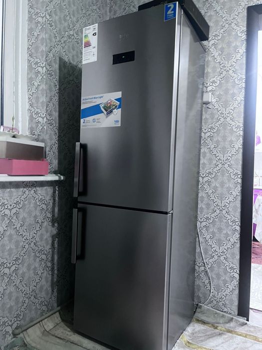 Продам холодильник с морозильником