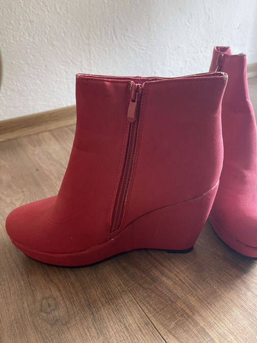 Дамски червени боти