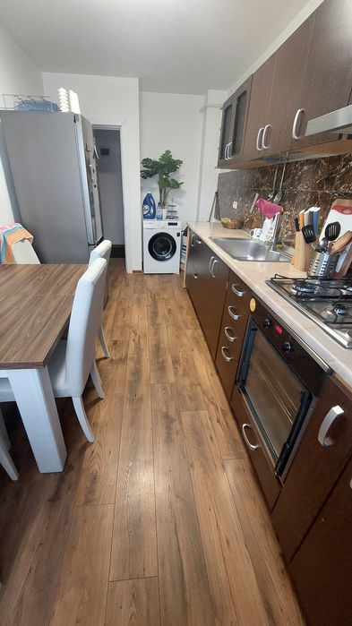 vind apartament cu 2 camere