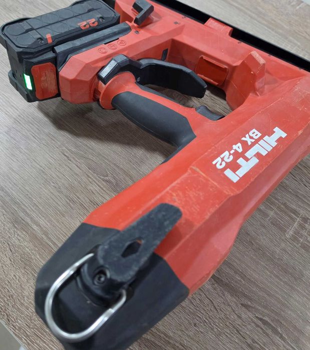 Акумулаторен пистолет за пирони в бетон Hilti BX 4 22