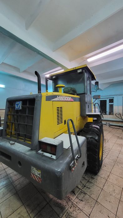 Фронтальный погрузчик XCMG LV300