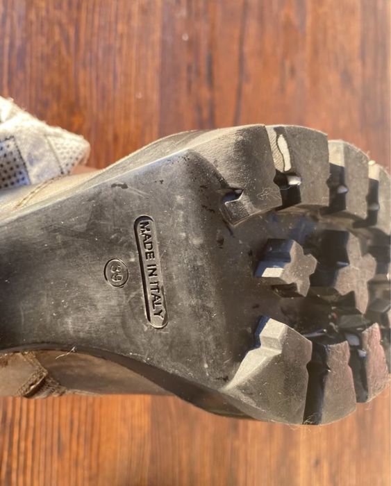 Боти Италия и Oбувки-сандали официални GUESS