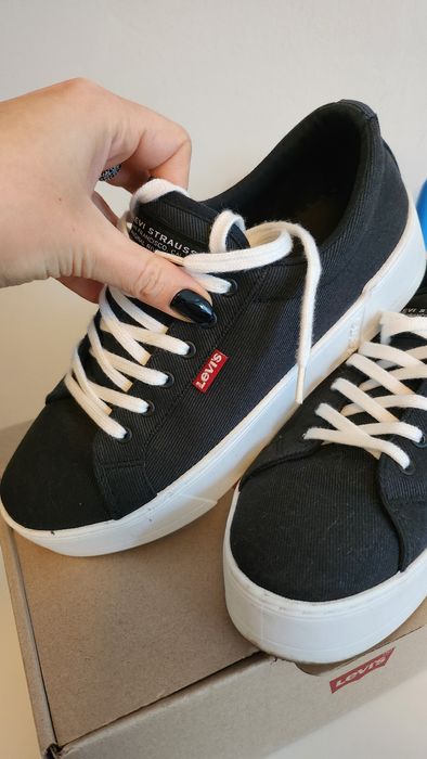 Adidas Levi strauss noi fara eticheta