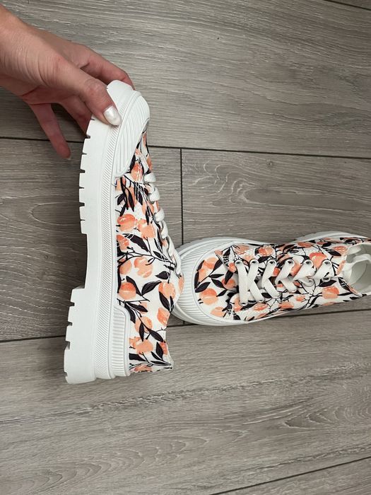 Дамски Цветни Кецове