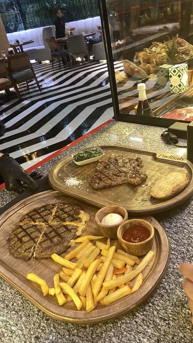 Tayyor fest food menyulani qoyib beramz kafelani yurgazib beramz