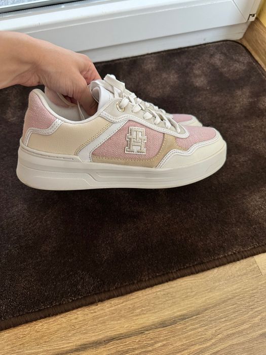 Tommy Hilfiger сникърси