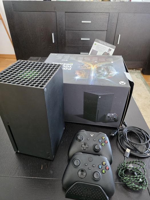 Xbox Series X, 1TB, 2 controllere, stand incarcare