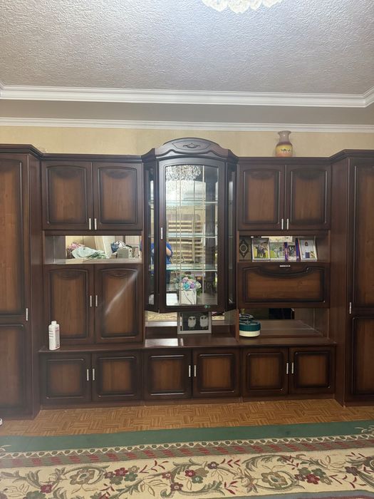 Продам стенку в гостинную срочно