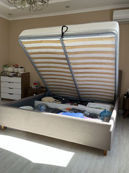 Продается кровать с матрасом