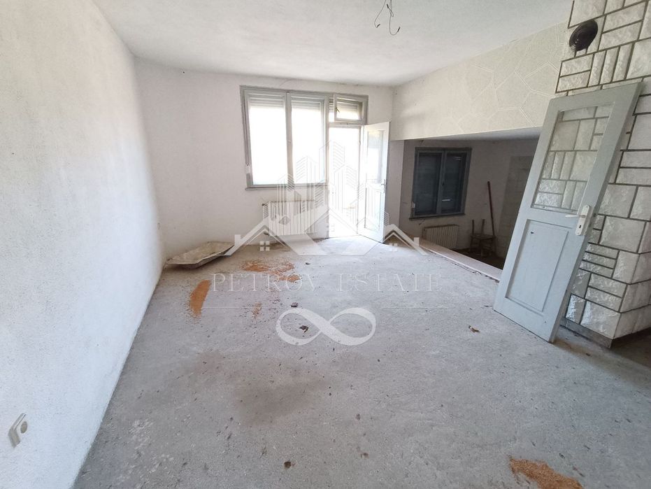 Продава се Къща в Велинград - 460 кв.м за 457 €/кв.м - Снимка #2