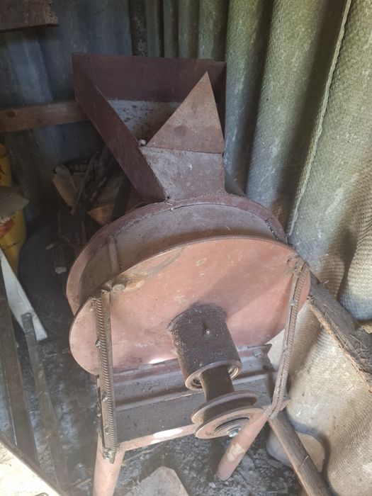 Vând moara cu ciocanele