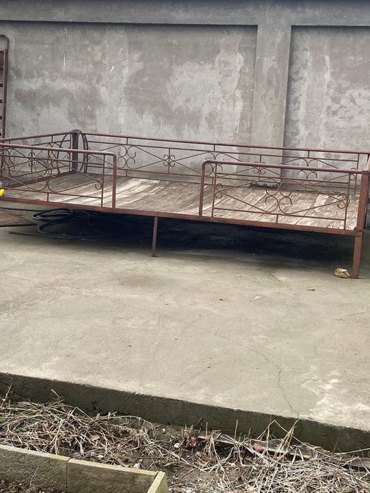 Тапчан железный с досками