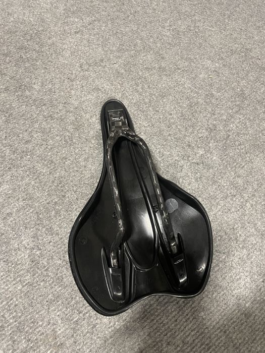 Карбонова седалка selle italia