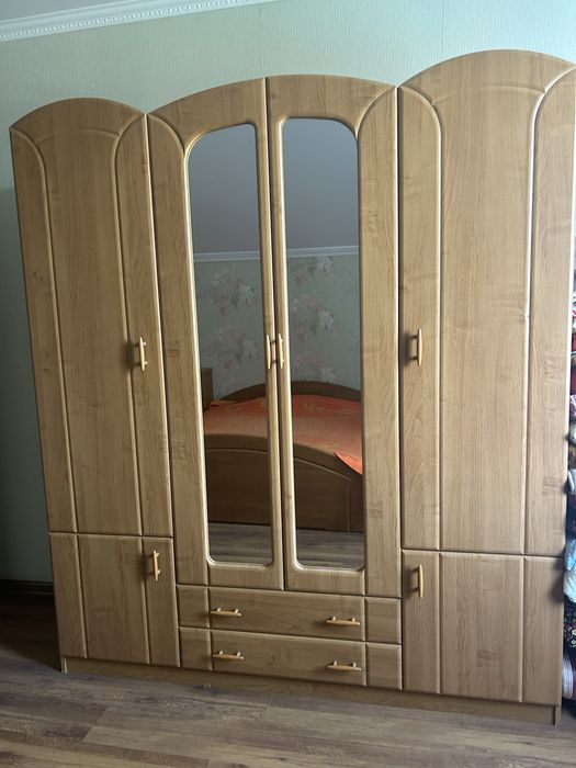 Продам спальный гарнитур ,