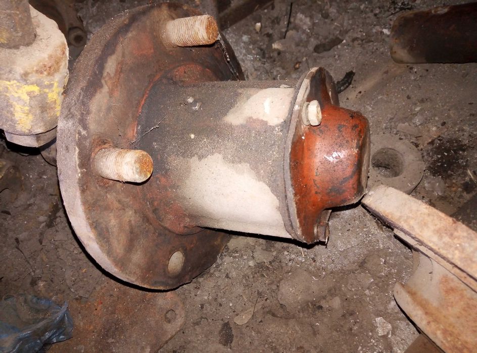 Продам ступицу в сборе.