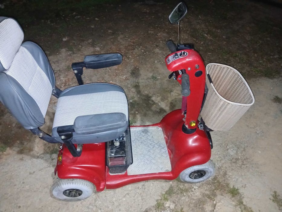 Cărucior bateri (pensionari,,handicap,dizabilitate, etc)