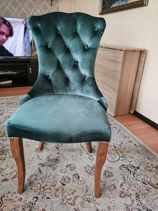 Продаю стул , велюровый, новый.