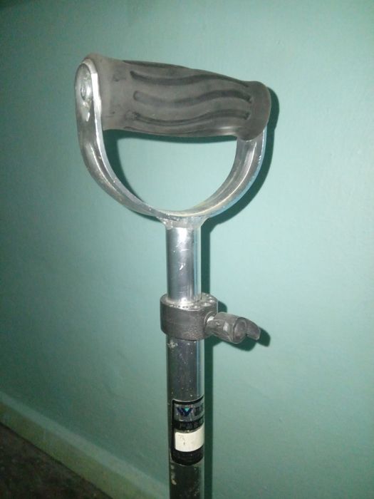 Трость на ножках