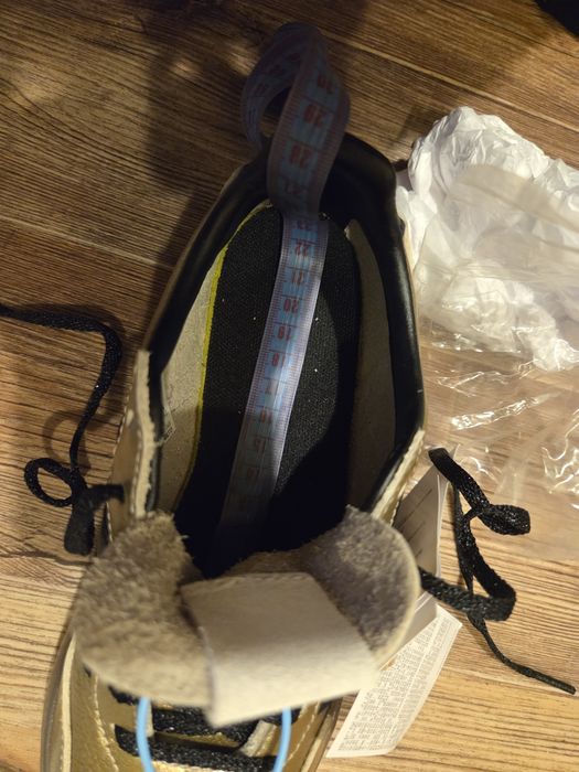 Продам кроссовки adidas jr1218