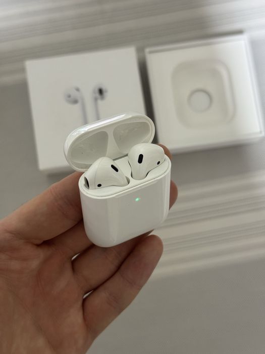 Apple AirPods (1/2 поколение)