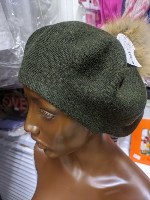 Берет женский красивый