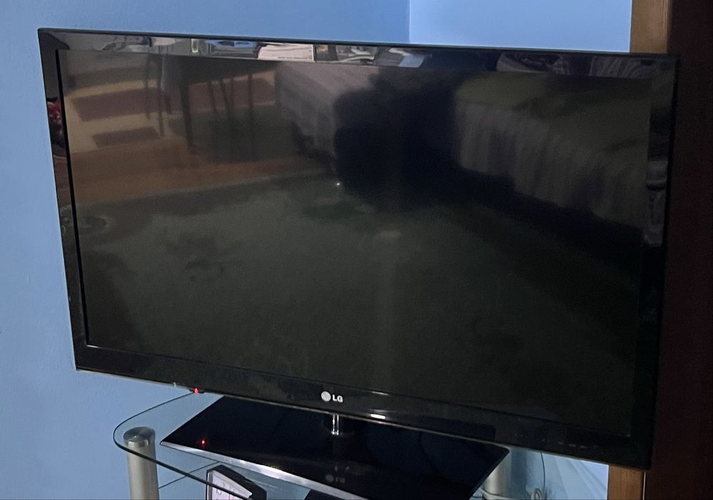 продам рабочий телевизор,срочно и быстро нужно!!
