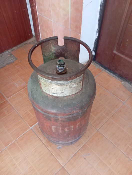 Продам маленький газ балон