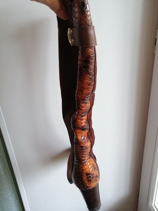 Продам замшевые сапоги