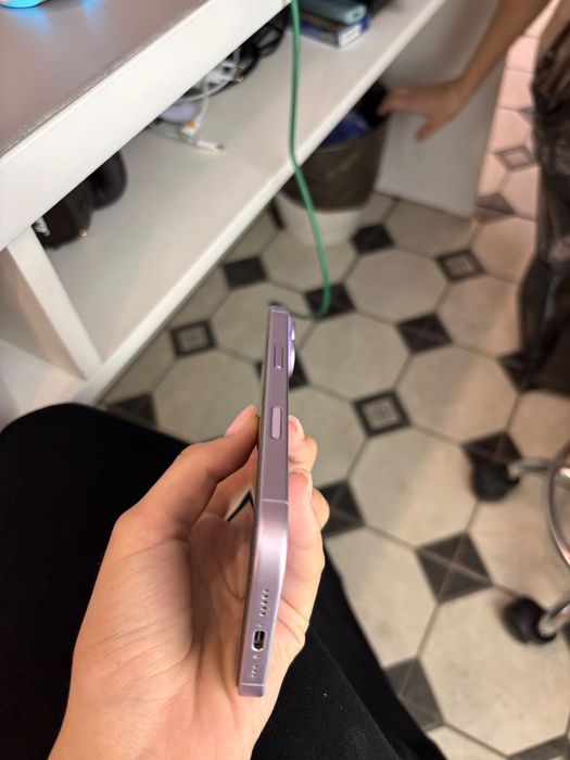 В продаже 17 Айфон