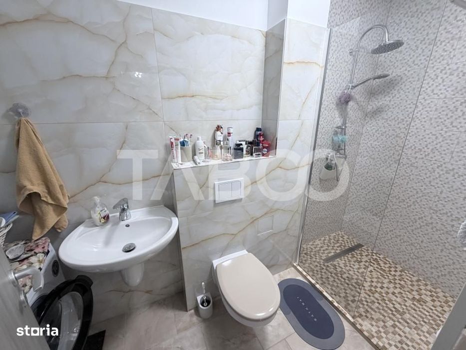 Apartament decomandat 4 camere 110 mp utili parcare privata Sura Mare