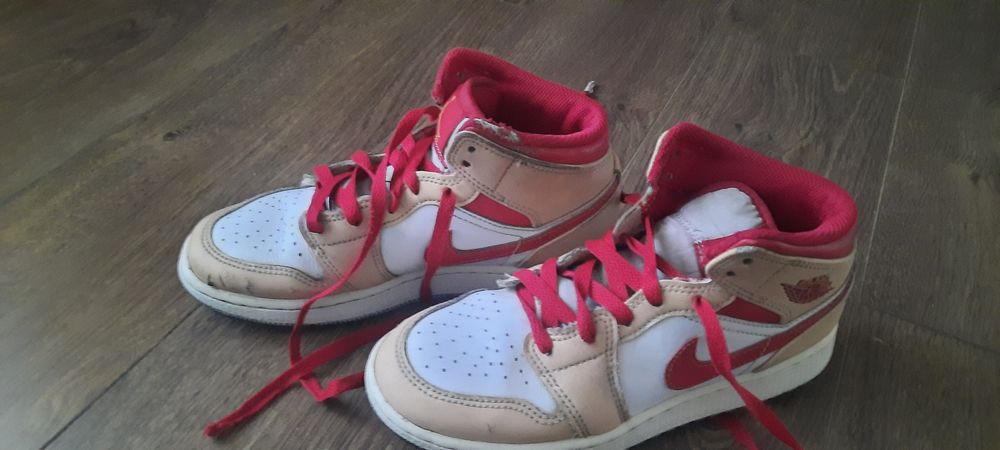 Air Jordan 1 Mid GS "Light Curry Cardinal Red"