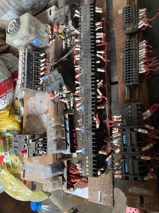 Продавам контактори