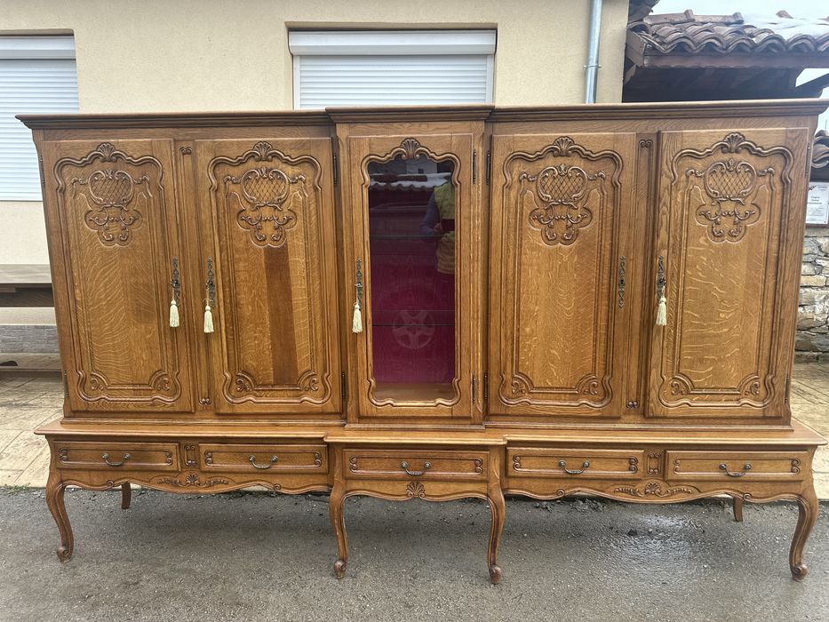 Голяма ретро холна секция с витрина