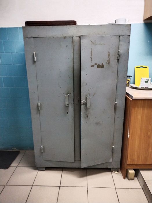 Продам железный ящик.