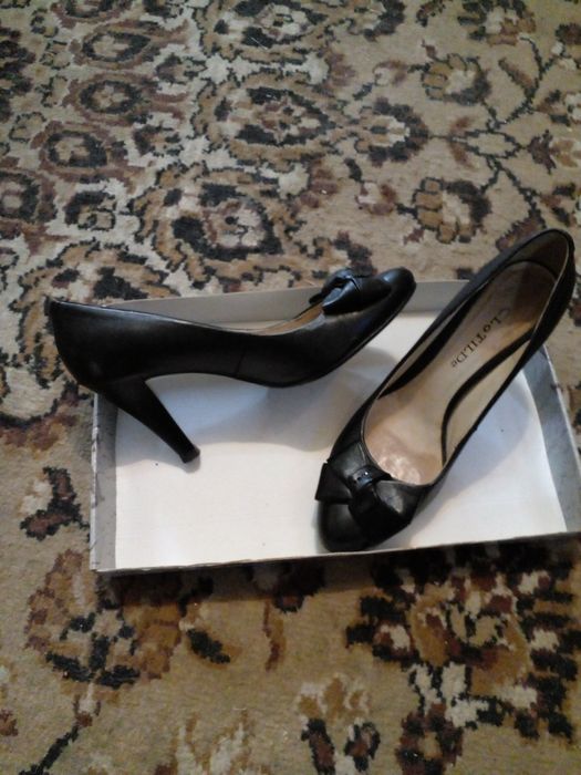 Продаю обувь в отличном состоягии