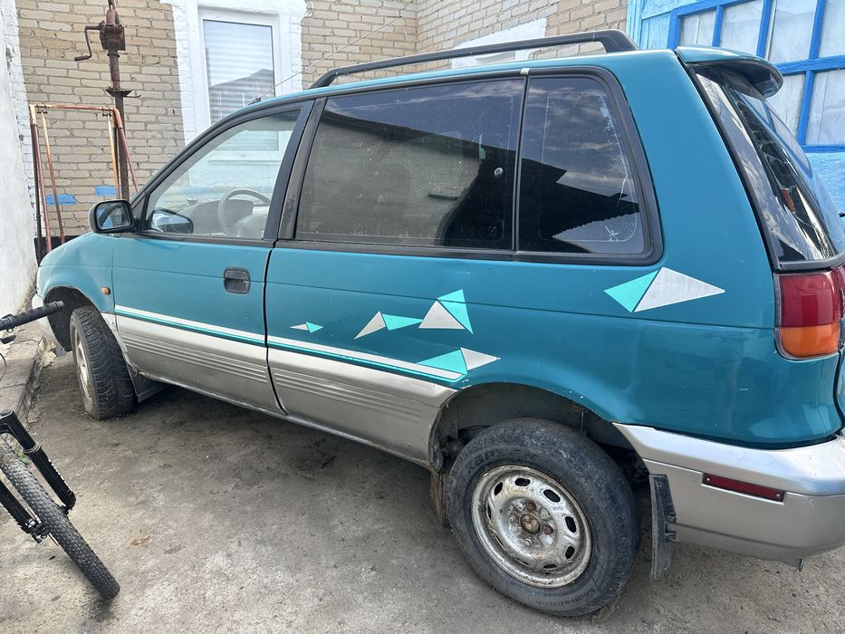 Продам машину Mitsubishi Space Runner