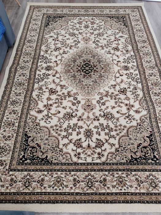 Продам чистые, светлые ковёры не дорого.