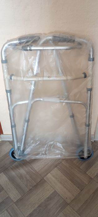 Ходунки, новые на колёсиках