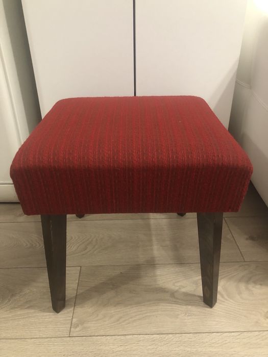 Табуретки 2 бр. и ъглов разтегателен диван