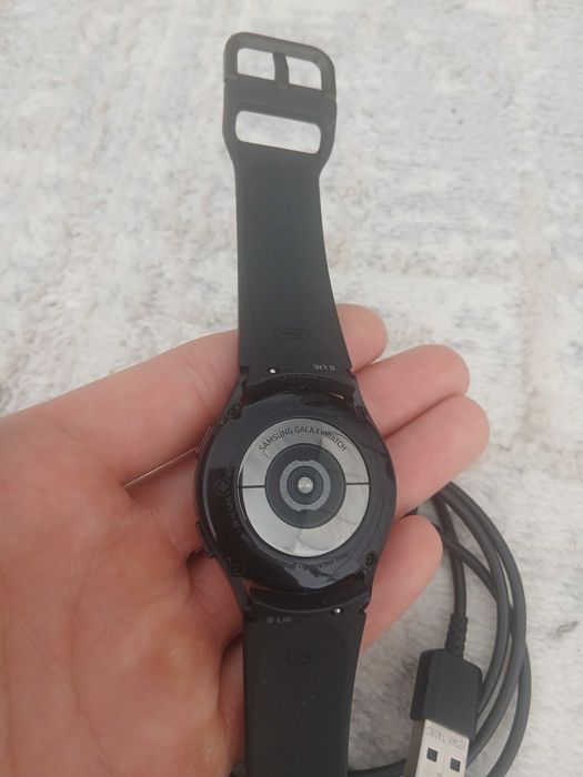 Смарт-часы Samsung Galaxy Watch4